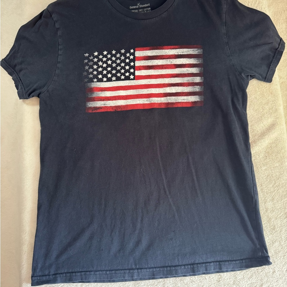 Navy Short Sleeve Tee with Vintage Flag Design Adult Men’s Medium Patriotic